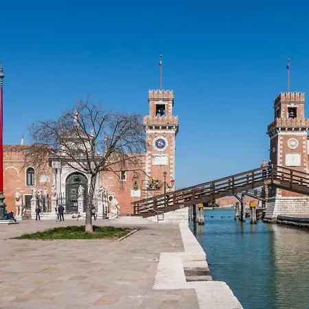 Arsenale 2352 Library By Biennale Exhibition * Βενετία