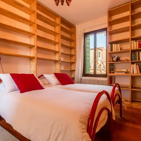 Arsenale 2352 Library By Biennale Exhibition Apartment *